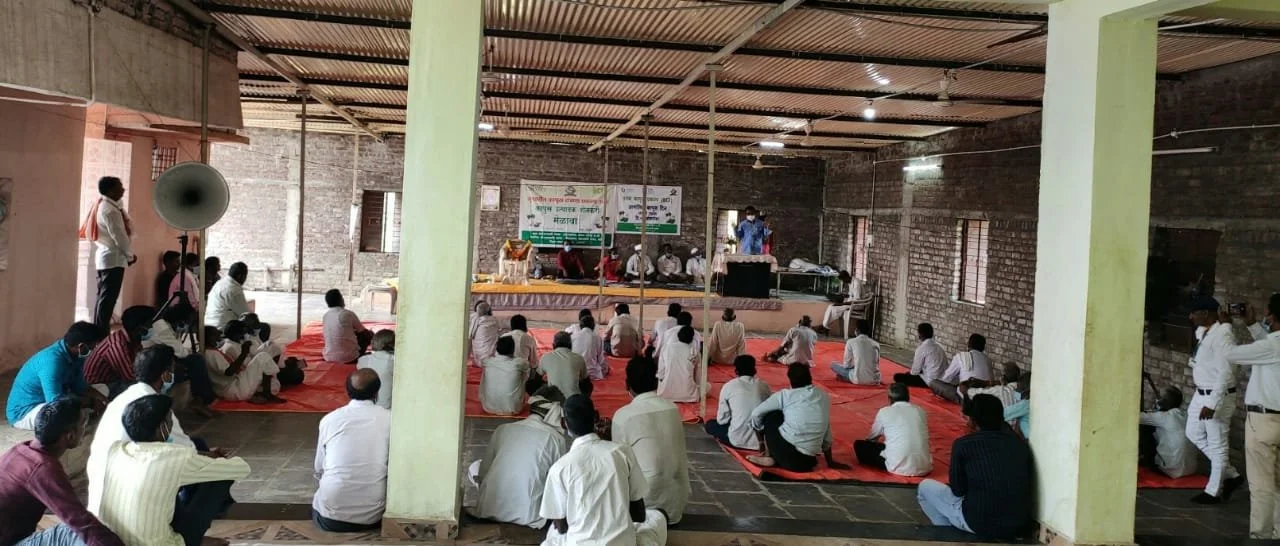  Farmers lead a knowledge sharing workshop. 