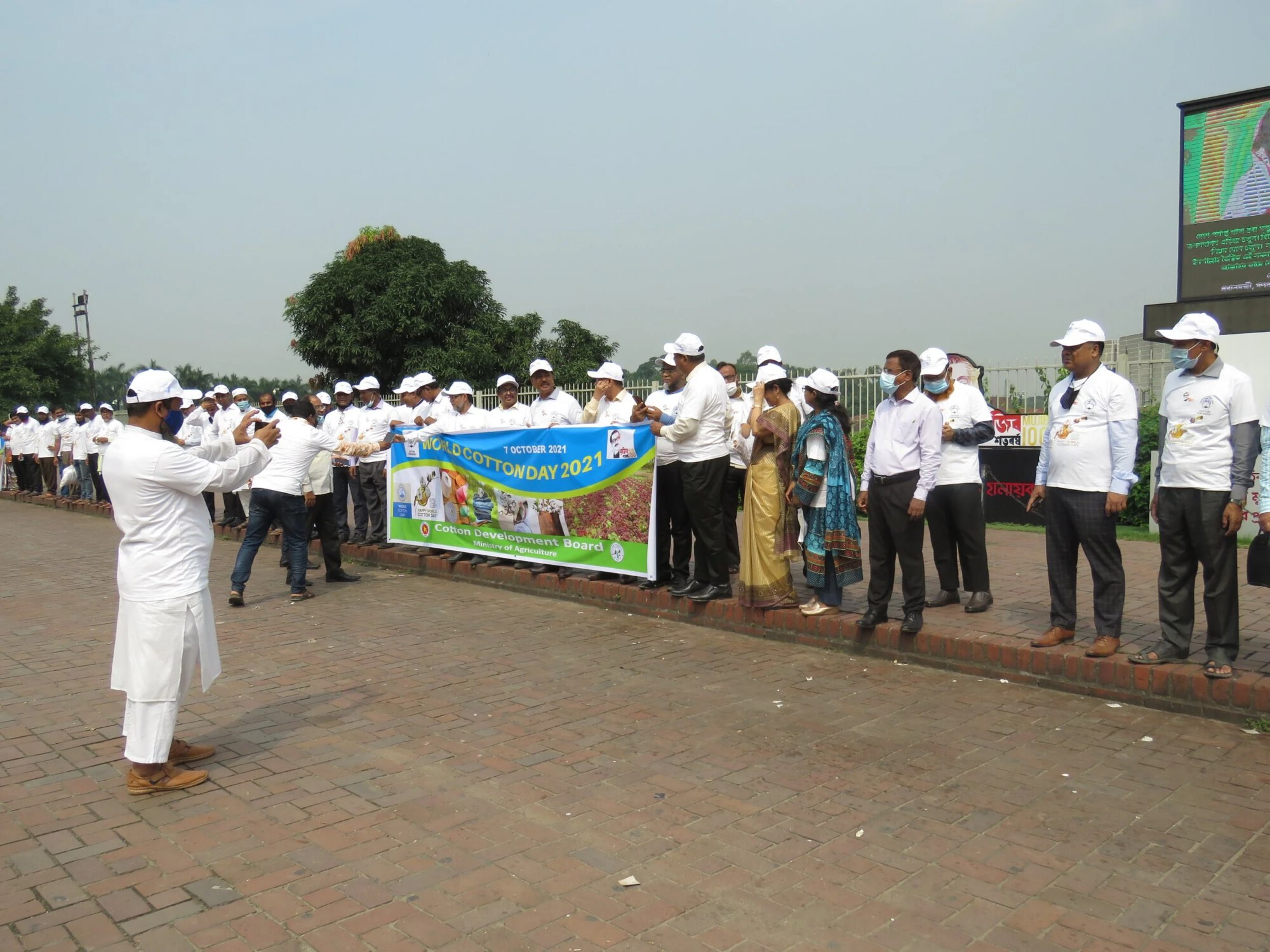  The CDB rally brought together a range of stakeholders, including seed companies and ginners. 